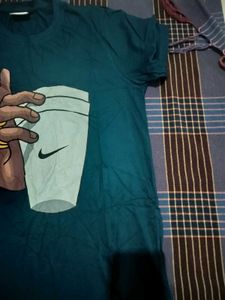 Nike Graphic T-Shirt
