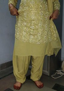 Beautiful Embroidered Kurta Set 90s