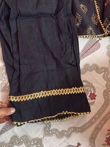 Girls Black &amp; Gold Printed Kurta Set