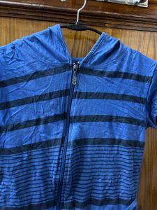 Zip tshirt with Cap for girls