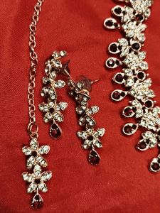 Elegant Red &amp; Silver Tone Necklace