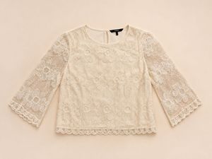 L size Elegant Lace Bell Sleeve Top
