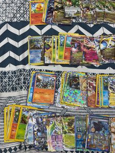 10 Pokemon Card Trading Lot