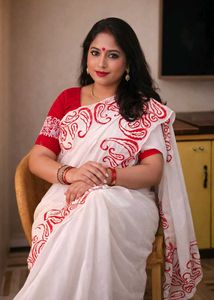 Elegant White Saree with Red Paisley Border Embroi