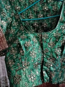 offer for today Elegant Emerald Green Silk Saree