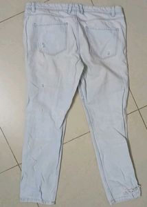 Light Wash Ripped Jeans