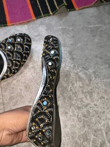 Embroidered Ethnic Style Juttis