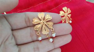 Pearl &amp; Gold Flower Necklace Set
