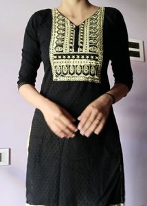 Elegant Black Embroidered Kurta