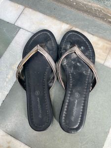 Stylish Black Flip-Flop Sandals