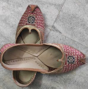 Embroidered Ethnic Jutti/Mojari Footwear