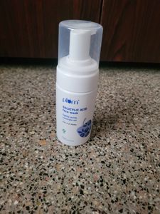 Plum 1% Salicylic Acid Foaming Facewash