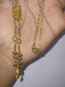 Elegant Leaf Design Necklace Set