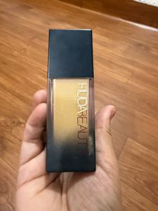 Huda Beauty Foundation Bottle