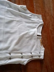 Stylish White Sleeveless Dress