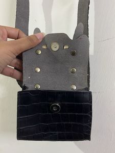 Chic Black Croc-Embossed waist belt Bag