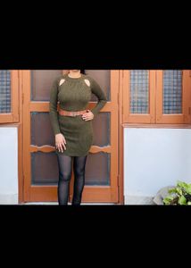 Chic Green Cut-Out Knit Dress with Belt