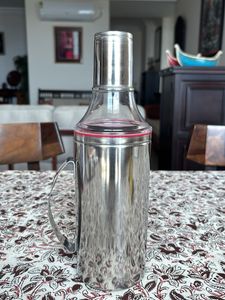 Stainless Steel Oil Pourer with Handle