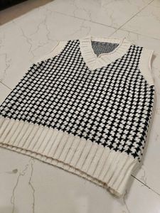 Houndstooth Knit Sweater Vest