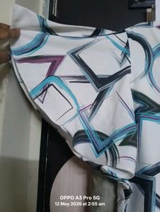 Stylish Abstract Print Top