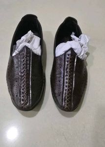 Boys Brown Perforated Lace-Up Loafer
