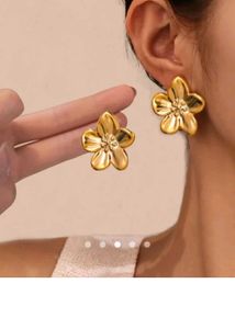 Gold Tone Earring Set