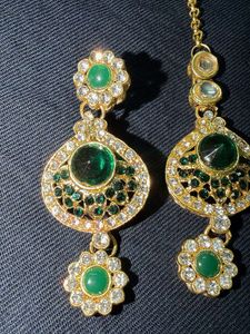 Stunning Emerald &amp; Gold Maang Tikka &amp; Earrings Set
