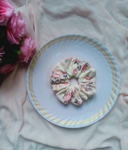 XXl  Pintresty Chikankari Scrunchies 🌸🌷🌺
