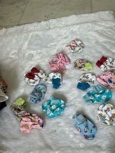 Cute Baby Mittens and sock’s for new born