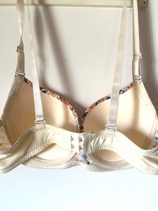 Cream Lian Xiang bra