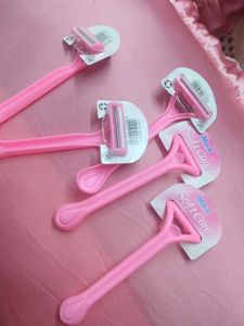 Pink 🩷 razors for light 🪒