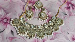 Elegant Kundan Jewelry Set