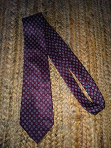 Classic Men's Burgundy Patterned Tie
