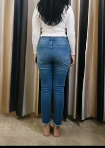 Van Huesan Distressed Knee Denim Jeans