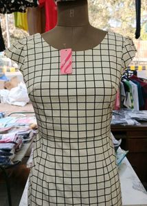 Chic Grid Pattern Dress