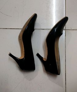 Black Stilitoes Heels