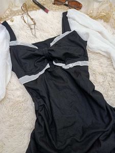 🖤🌼Elegant Black One-Piece Swimsuit🌼🖤