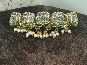Lotus Kundan Centre Clip