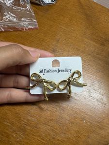 Chic Gold Bow Earrings