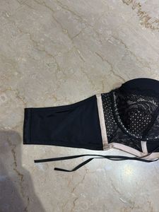 Elegant Black Strapless Bra