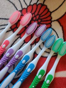 Pack of 8 Toothbrushes