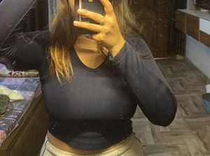 Navy Blue V-Neck Long Sleeve Crop Top