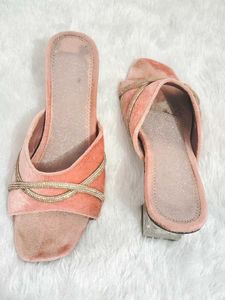 🎀 Elegant Pink Velvet Mules with Rhinestones 🥰