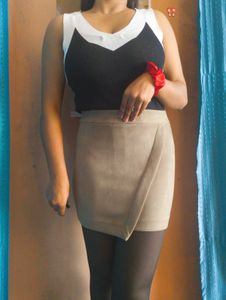 😍Stylish Beige Mini Skirt😍