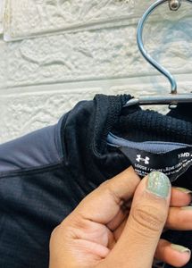🇬🇧 Under Armour imported zip up hoodie