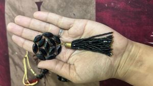 Elegant Black Stone Jewellery Set