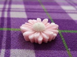 set of 2 Daisy Flower Scented Candles with free su