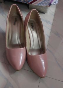 Elegant Pink Patent Heels