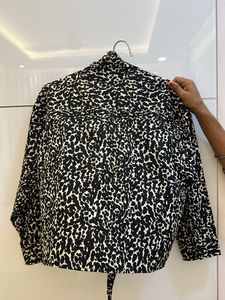 Chic Leopard Print Tie-Front Blouse