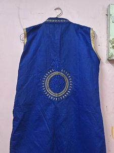 Blue Embroidered Sleeveless Kurta